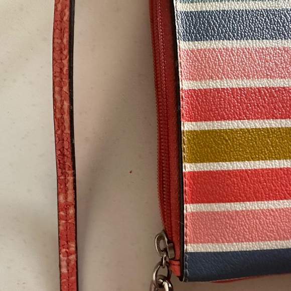 Coach ❤️ Striped Wristlet - Picture 5 of 6